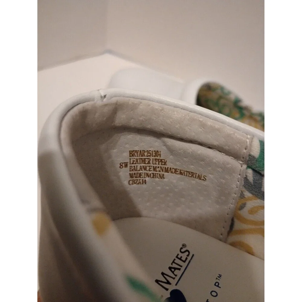 Nursemates Ladies Dove white Clogs Size 8W Wide